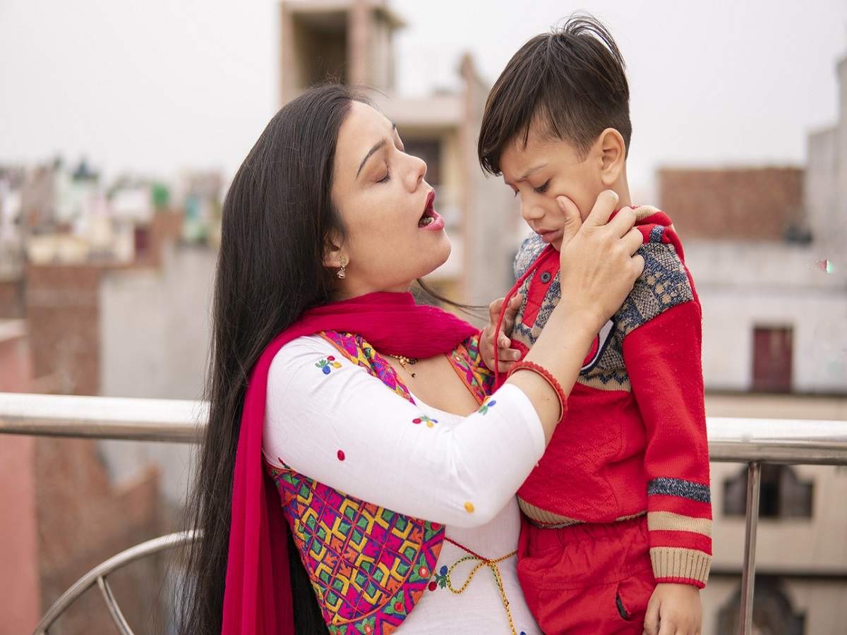 पेरेंट्स की कुछ आदतें बच्चों को बिगाड़ देती है, इसी वजह से बच्चों के फ्यूचर पर भी पड़ सकता है बुरा असर