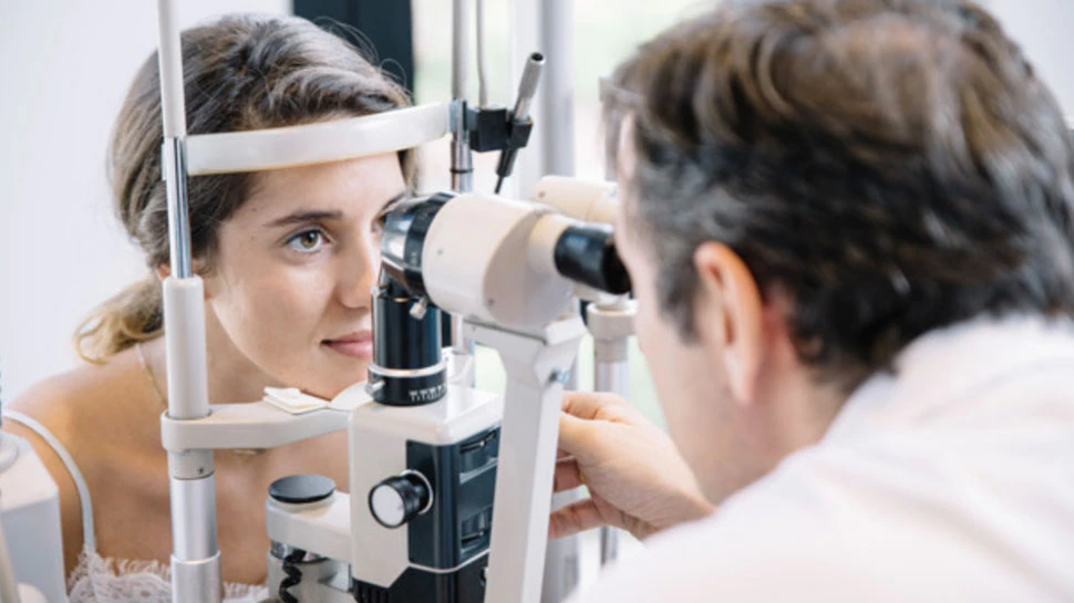 Eye Care : इन न्यूट्रिएंट्स की कमी से नजर होती है कमजोर, ध्यान नहीं दिया तो लग जाएगा चश्मा