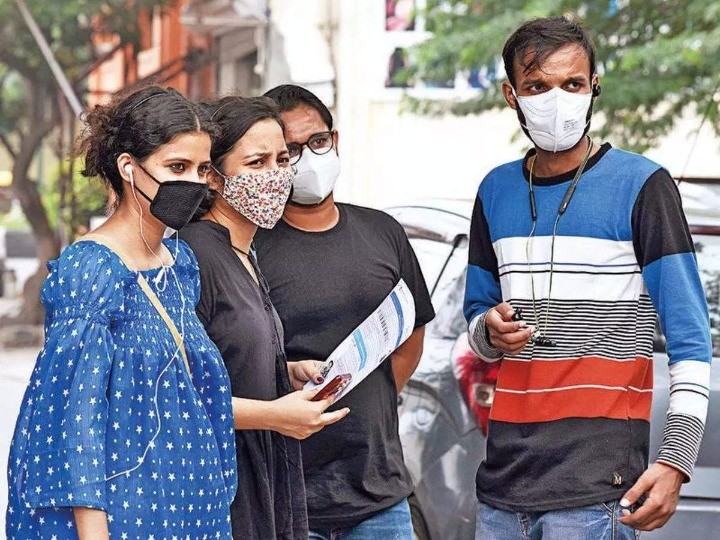 दिल्ली में सार्वजनिक जगहों पर फेस मास्क लगाने का नियम हटा, अब यह नई एडवाइजरी जारी