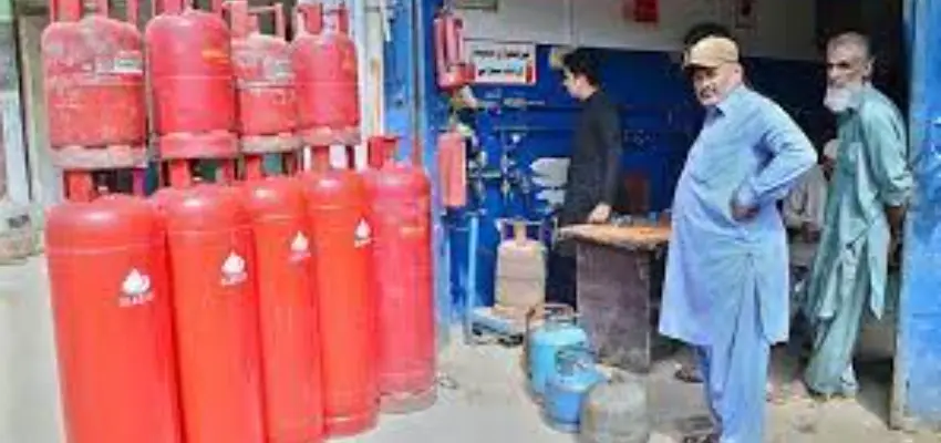 Pakistan's oil crisis: Schools Closed, 4 days a week for Government offices