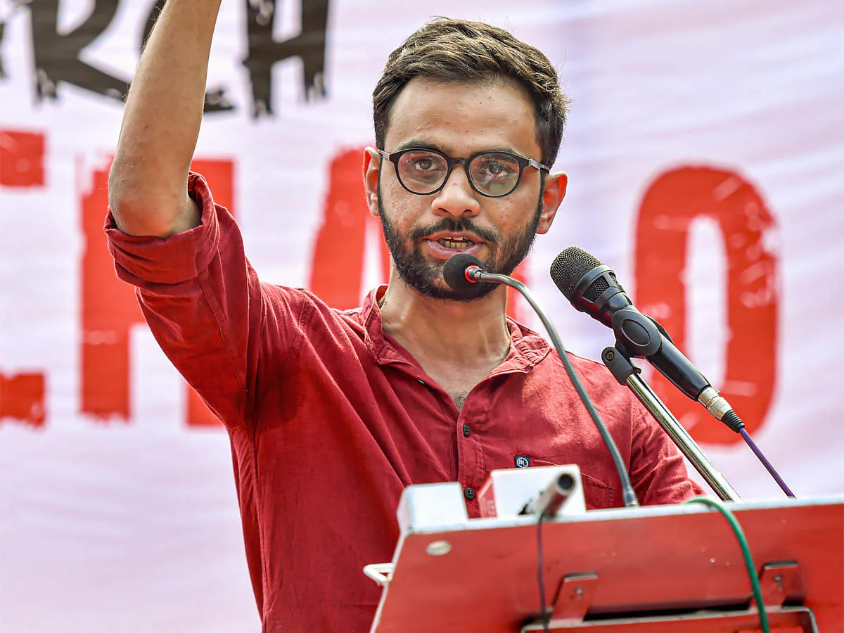 उमर खालिद, ताहिर हुसैन, खालिद सैफ़ी, इशरत जहां, मीरान हैदर, शिफा-उर-रहमान, आसिफ़ इक़बाल तनहा, शादाब अहमद, तस्लीम अहमद, सलीम मलिक, मोहम्मद सलीम खान, अथर खान, सफूरा जरगर, शरजील इमाम, देवांगना कलीता, फ़ैज़ान खान और नताशा नरवाल शामिल